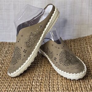 NEW BERNIE MEV Women's Beige Laser-Cut Slip-On Slide TW138 Shoes Size 41 US 10